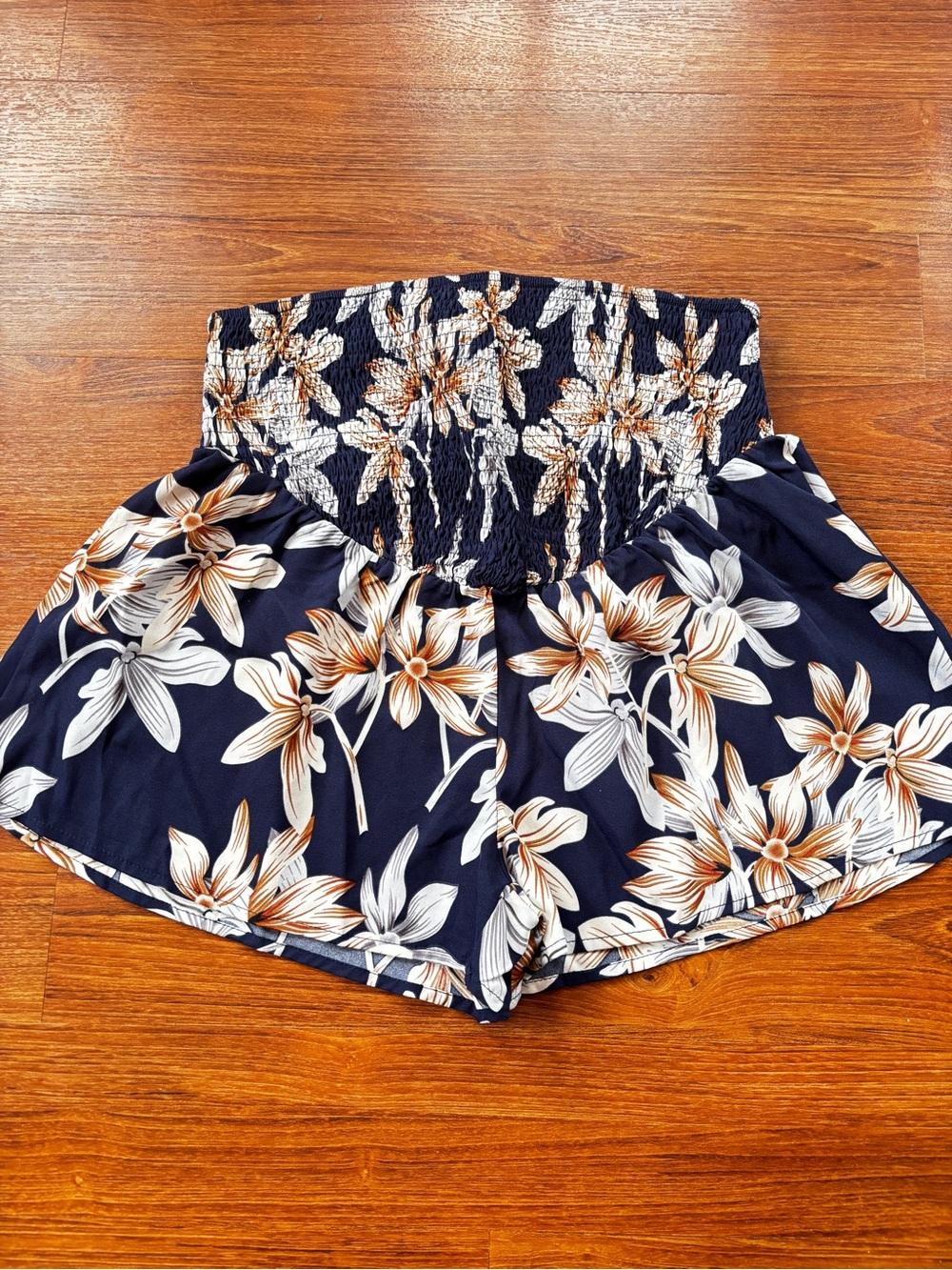 SHEIN Navy Floral Maternity Waist Shorts with Cream-Tan Blooms